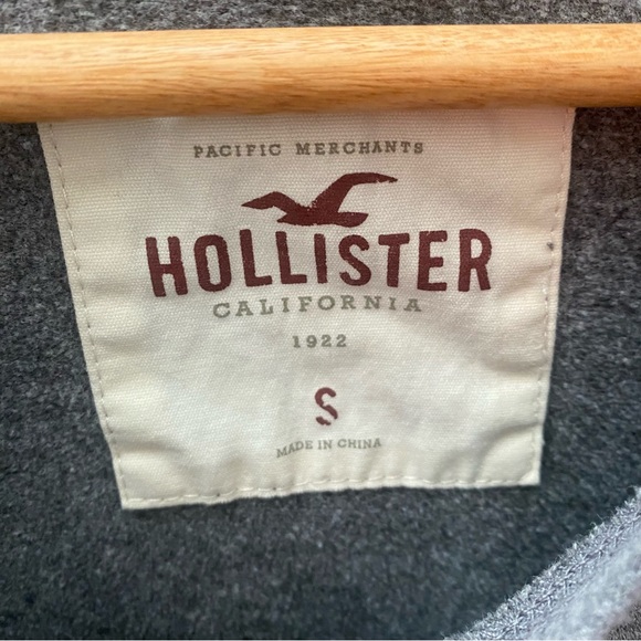 Junior Hollister Grey Crew Neck Sweatshirt - small - Picture 4 of 4